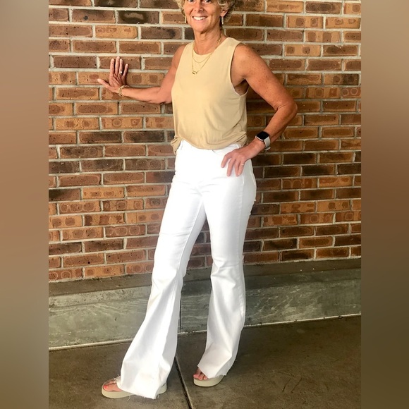 JUDY BLUE WHITE HIGH WAIST FRAY WAISTBAND FLARE RAW EDGE WOMENS PLUS VACATION - Picture 1 of 9